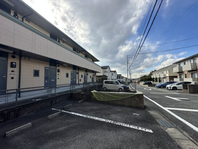 ルミエール三好ヶ丘の駐車場