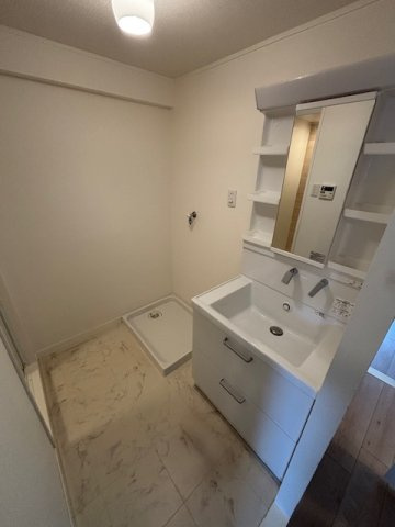 パラツィーナセシリア第２甲陽園【弊社専任物件】の独立洗面台|朝の身支度には欠かせない独立洗面化粧台