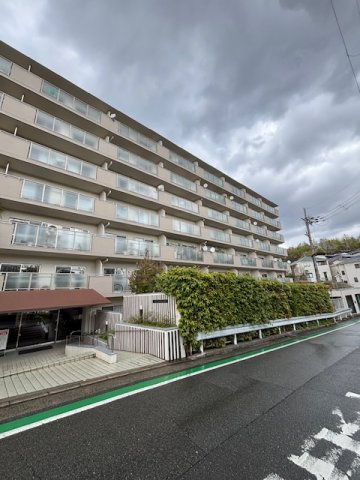パラツィーナセシリア第２甲陽園【弊社専任物件】の玄関|落ち着いた玄関です