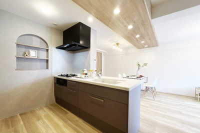 【キッチン】 | ルミエール藤ノ森 | キッチンは新調済みです。
対面式キッチンですのでご家族とコミュニケーションを取りながら食事の支度ができます。