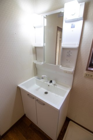 館林市つつじ町の中古一戸建の独立洗面台