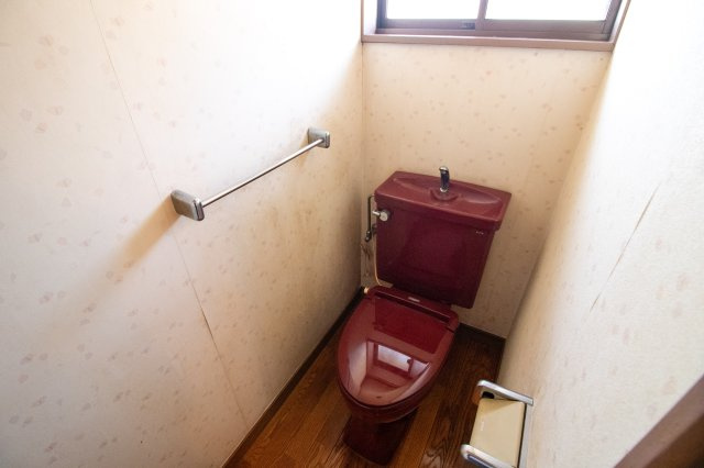 館林市つつじ町の中古一戸建のトイレ|2階もトイレ付きなので、ご家族の忙しい朝等に便利ですね(^.^)