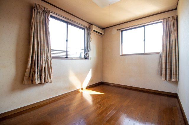 館林市つつじ町の中古一戸建の洋室