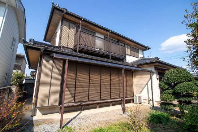 館林市つつじ町の中古一戸建の外観|お天気の良い日には、縁側でのんびりとした時間を堪能できますね(^-^)