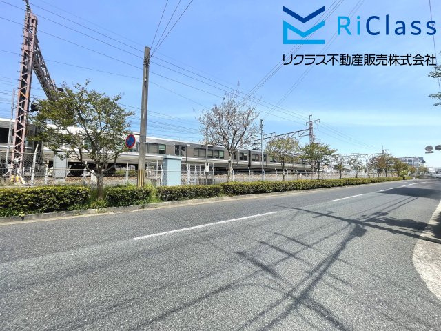 ワコーレベルセゾン須磨海岸の周辺|マンション前の道路です