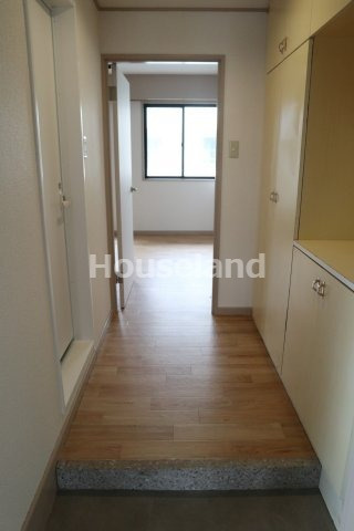 プチマンション津秦の玄関