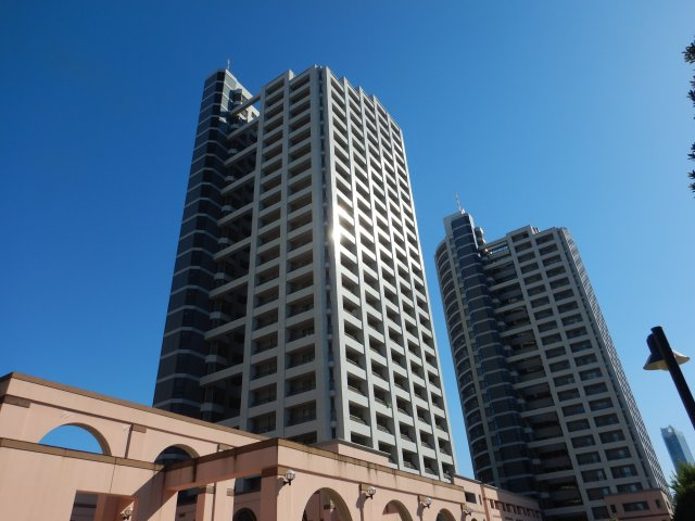 西戸山タワーホウムズサウスタワーの外観