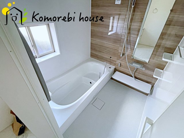 桶川市加納6期　新築一戸建て　グラファーレ　03の浴室|暖房・乾燥・換気が一体になった多機能浴室で、一年を通して快適に使えるのが魅力。冬は暖房であたたかく、雨の日は乾燥が洗濯物をしっかり乾かしてくれます。