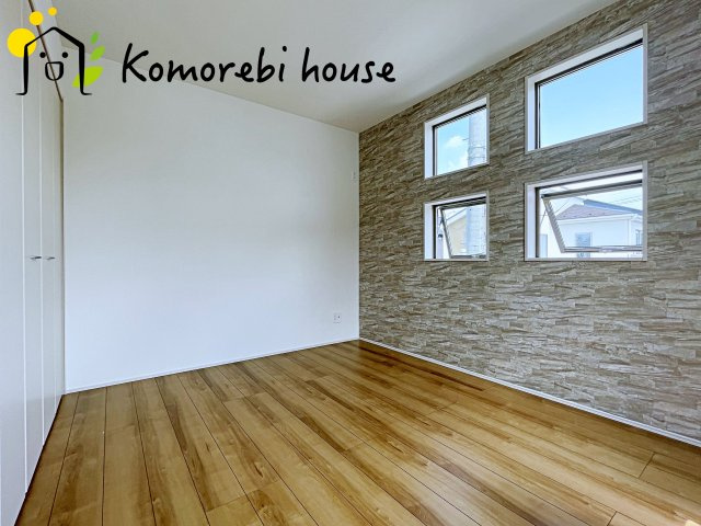 桶川市加納6期　新築一戸建て　グラファーレ　03の子供部屋|寝室としても、子ども部屋としても使えるゆとりの空間。朝は窓から差し込む光で目覚め、夕方は宿題や遊びに集中できる、自分だけの居場所に。