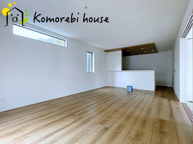 桶川市加納6期　新築一戸建て　グラファーレ　03の居間・リビング|18帖以上の広々LDK。家族が集まり、食事や会話、くつろぎの時間が自然と重なる空間です。