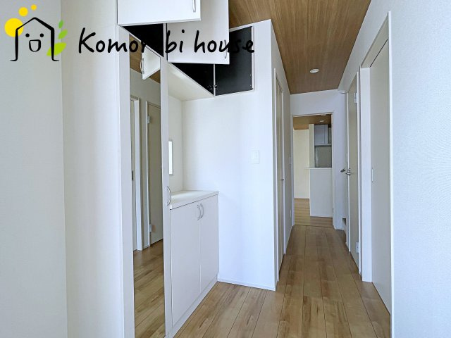 桶川市加納6期　新築一戸建て　グラファーレ　03のその他|玄関から快適な生活が始まる。収納・導線・使い勝手に配慮された、家族に優しい設計です。