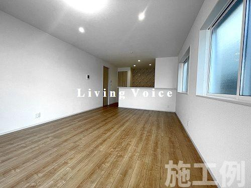 【居間・リビング】 | 【仲介手数料０円】座間市南栗原3丁目3期　新築一戸建て　2号棟　全2棟 | 座間市南栗原3丁目3期　新築一戸建て　全2棟