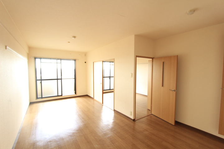 メゾンユーラップの居間・リビング