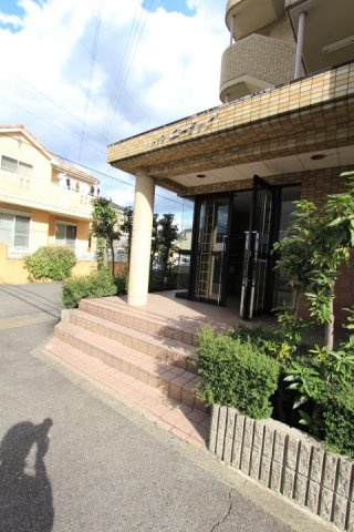 メゾンユーラップのエントランス