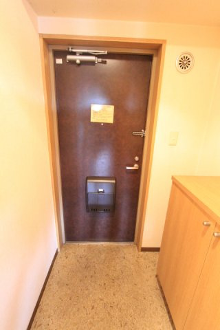 メゾンユーラップの玄関