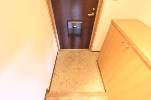 メゾンユーラップの玄関