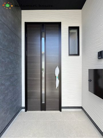 蓮田市桜台4期　新築戸建　リガーレ01の玄関