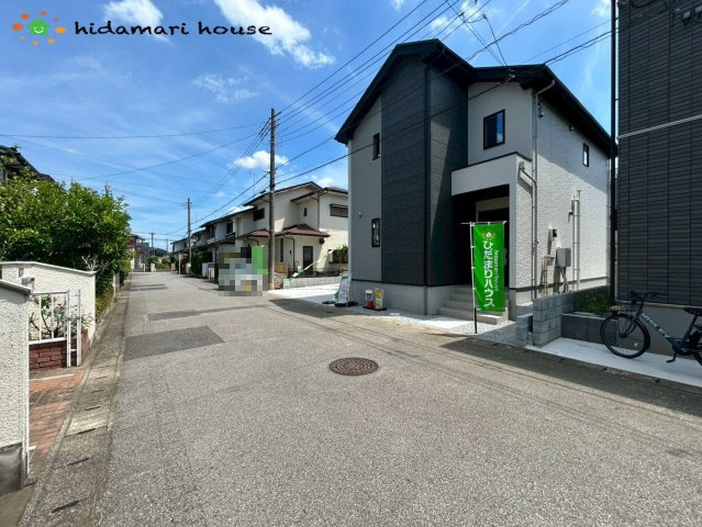 蓮田市桜台4期　新築戸建　リガーレ01の前面道路含む現地写真