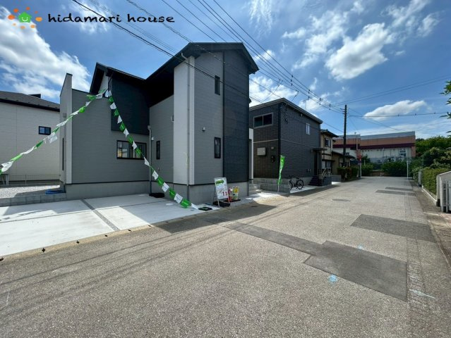 蓮田市桜台4期　新築戸建　リガーレ01の前面道路含む現地写真