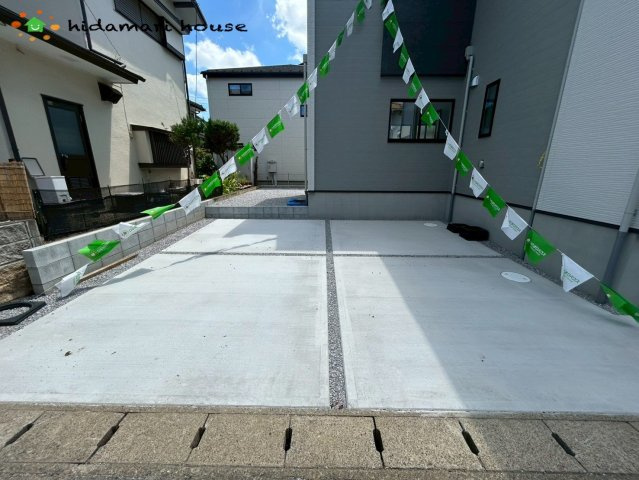 蓮田市桜台4期　新築戸建　リガーレ01の駐車場