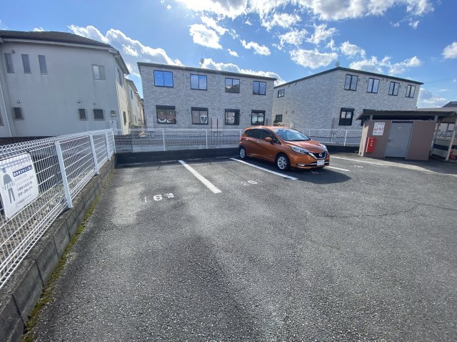 プチメゾンの駐車場