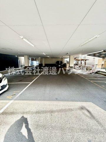 三功ビルの駐車場
