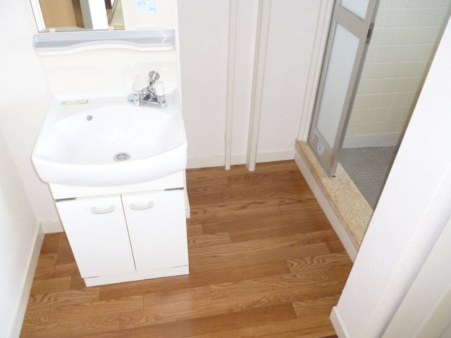 上高丸２ＤＫの洗面所|忙しい朝には欠かせない洗面所です