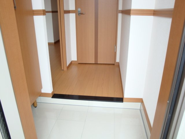 グラスフルールＡの玄関|玄関