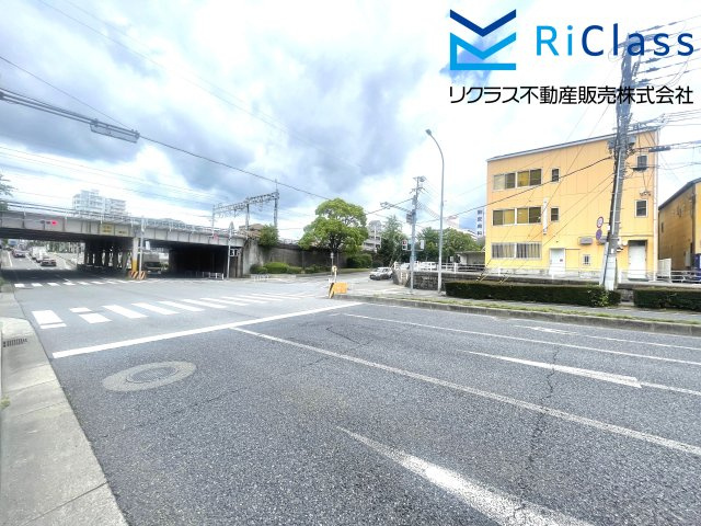 シャトーレスポワールの周辺|マンション前の道路です