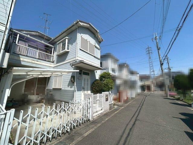 【成約済】向日市上植野町菱田の前面道路含む現地写真|車通りが少なく、落ち着いた住環境です♪
整形地の区画の為、建替プランの自由度も高いです！