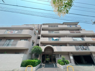 【外観】 | 青空にも夕焼けにも映える、そんなたたずまい。ここで新生活スタートさせてみませんか♪