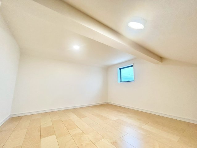 中野区上鷺宮５丁目　戸建の収納|シーズンオフ家電や、思い出の品を収納するのにも便利なロフト付きです。

現地ご見学希望・資料請求などお気軽にお問い合わせ下さい！
03-5990-5201