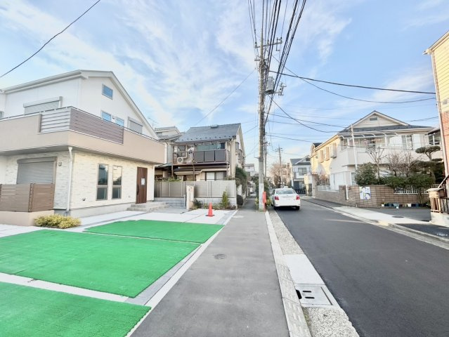 中野区上鷺宮５丁目　戸建の前面道路含む現地写真|住環境・利便性が良好な好立地！

現地ご見学希望・資料請求などお気軽にお問い合わせ下さい！
03-5990-5201