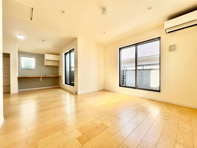 中野区上鷺宮５丁目　戸建の居間・リビング|床暖房つき！

現地ご見学希望・資料請求などお気軽にお問い合わせ下さい！
03-5990-5201