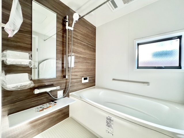 中野区上鷺宮５丁目　戸建の浴室|浴室乾燥機付きのため、雨の日の洗濯物干しやカビの予防にも役立ちます。

現地ご見学希望・資料請求などお気軽にお問い合わせ下さい！
03-5990-5201