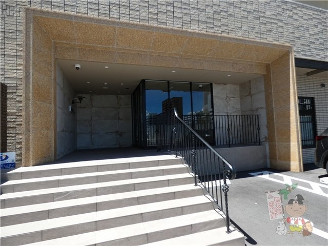 ＩＮＩＴＩＡ　ＫＵＷＡＤＡＣＨＯのエントランス