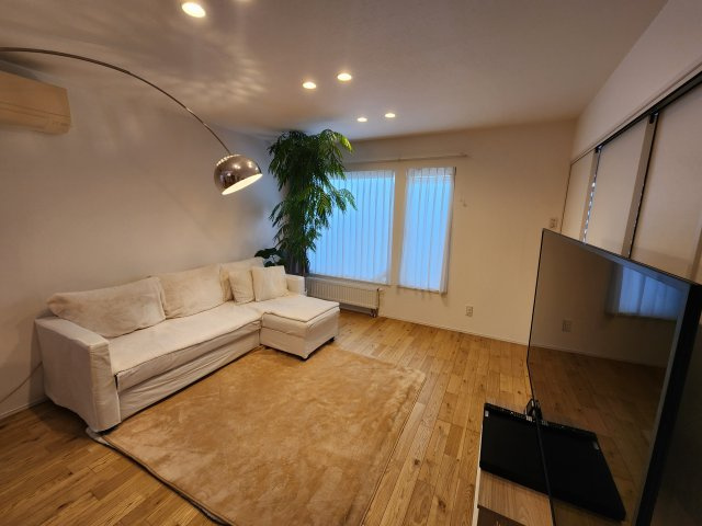 八軒10条西12丁目の居間・リビング|リビング別角度！キッチンは個別プロパン、給湯・暖房は灯油です！