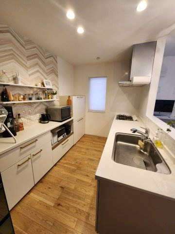 八軒10条西12丁目のキッチン|キッチン収納も充実です！