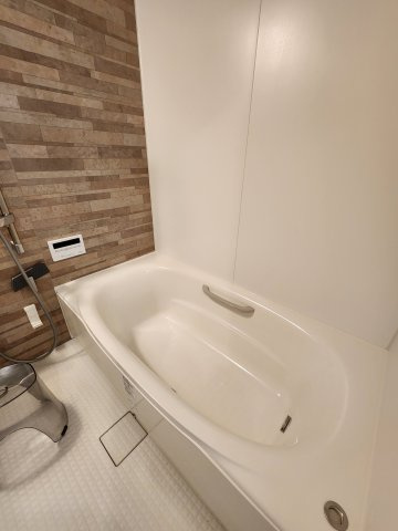 八軒10条西12丁目の浴室|追い炊き機能完備！