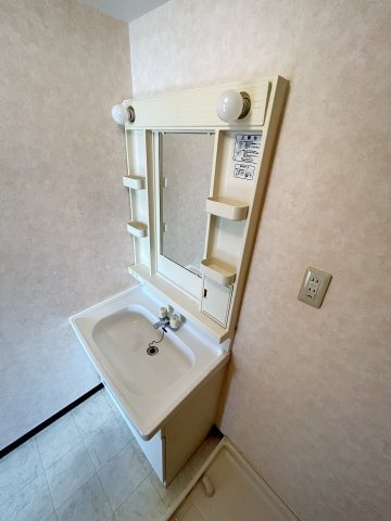 アゼリア六甲の洗面所