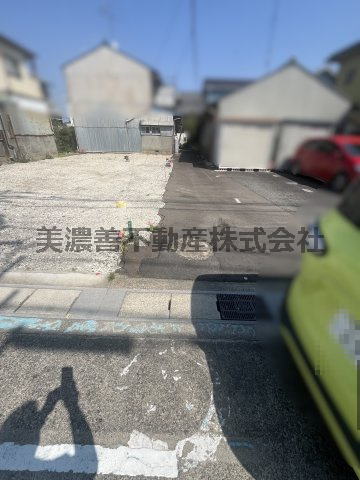 ６５２９１　岐阜市加納青藤町土地の前面道路含む現地写真