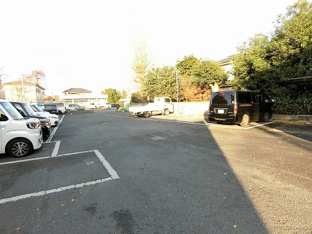 コート西砂Ａの駐車場