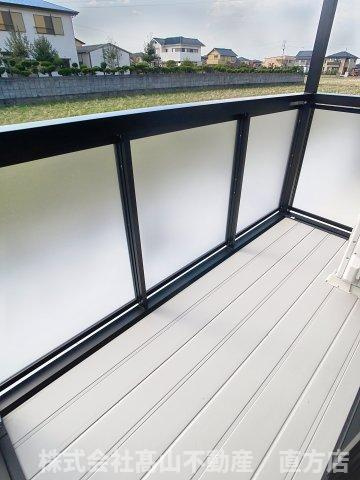 直方市大字感田のアパートのバルコニー