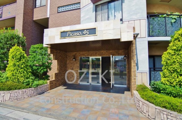 ピカソ45のエントランス