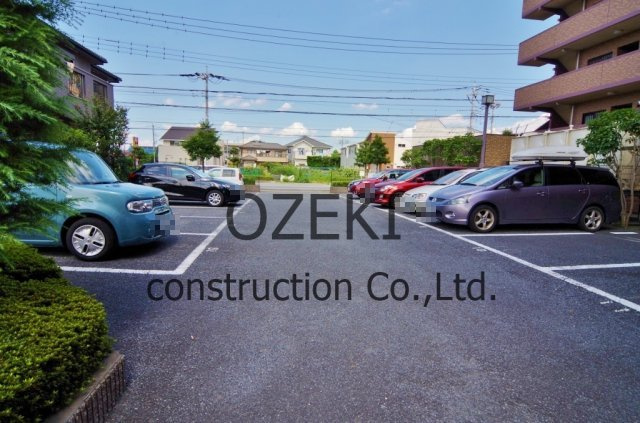 ピカソ45の駐車場