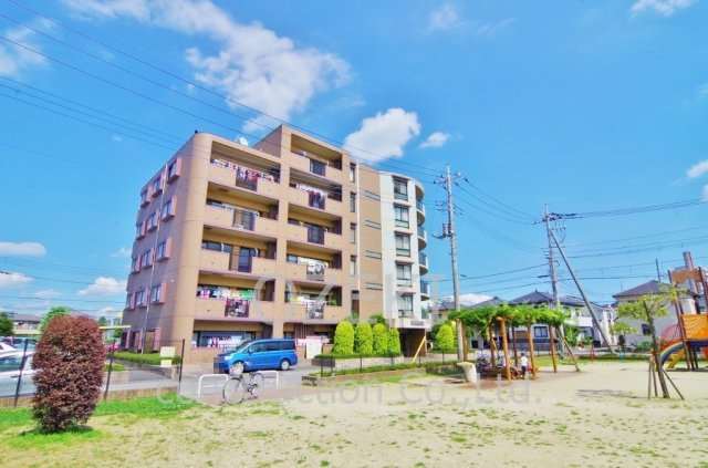 ピカソ45の外観