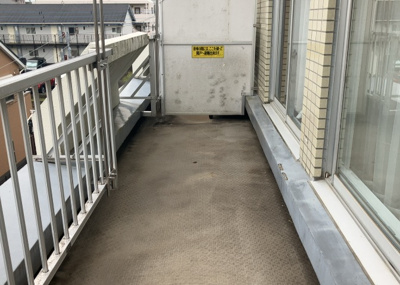 【バルコニー】 | クリオ橋本ホームズ | バルコニーは、室外の専用スペースのうち、「屋根がなく開放された空間」であるものを指します。ベランダより広いタイプのものが多く、日当たりもよいため家庭菜園などを楽しみたい人にとって適した環境となります。