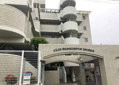 【外観】 | クリオ橋本ホームズ | マンションの外観は非常に重要なポイントです！外観の善し悪しは資産価値に大きな影響を与えます。外観のいいマンションを購入することで、高値で売却がしやすく、買い手が見つかりやすいというメリットがあります。