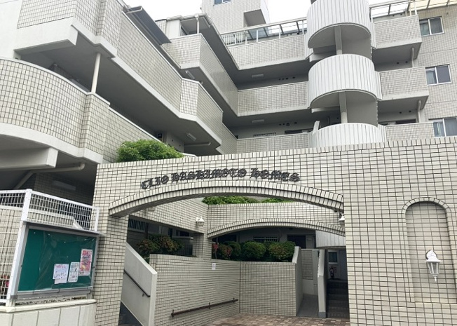 【庭】 | クリオ橋本ホームズ | 物件によっては、入居者が個人的に使用できる専用庭がついているものもあります。また、住宅の中にある土間の部分を庭と呼ぶこともあります。庭の用途は住む人によって変わり、それによってデザインもさまざまです。