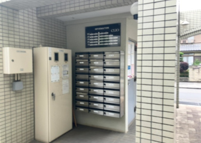 【設備】 | クリオ橋本ホームズ | エントランス付近に設置されている集合ポストは、住んでいる部屋と離れているため、ポストをあさるなど誰かに何かされていても被害に気づきにくいです。入居する時には他人に特定されにくい番号で鍵をかけましょう！